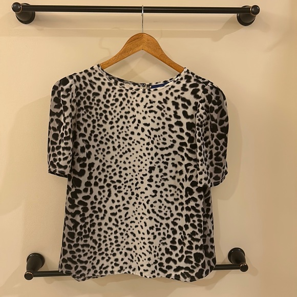 Apt. 9 Short Sleeve dress shirt with slight puff sleeve detail - Picture 1 of 1